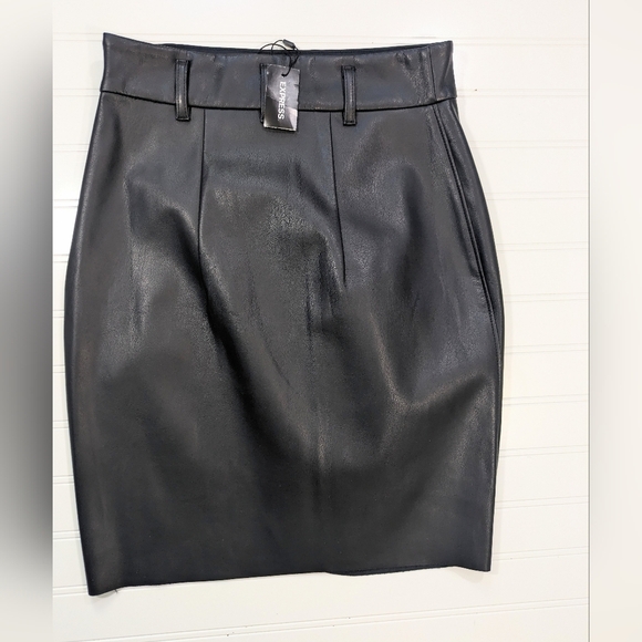 Express Black Drapes Front Faux Leather Skirk NWT - Picture 2 of 3